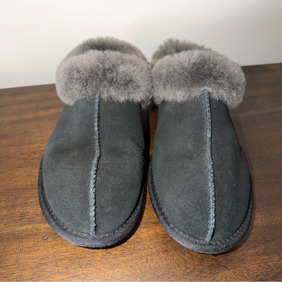 UGG Slip On Faux Fur Black Slippers 1118981 Size 9 Women's - Picture 2 of 9